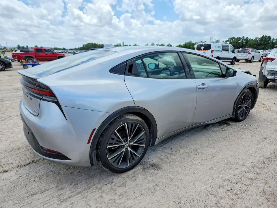 2024 TOYOTA PRIUS XLE  