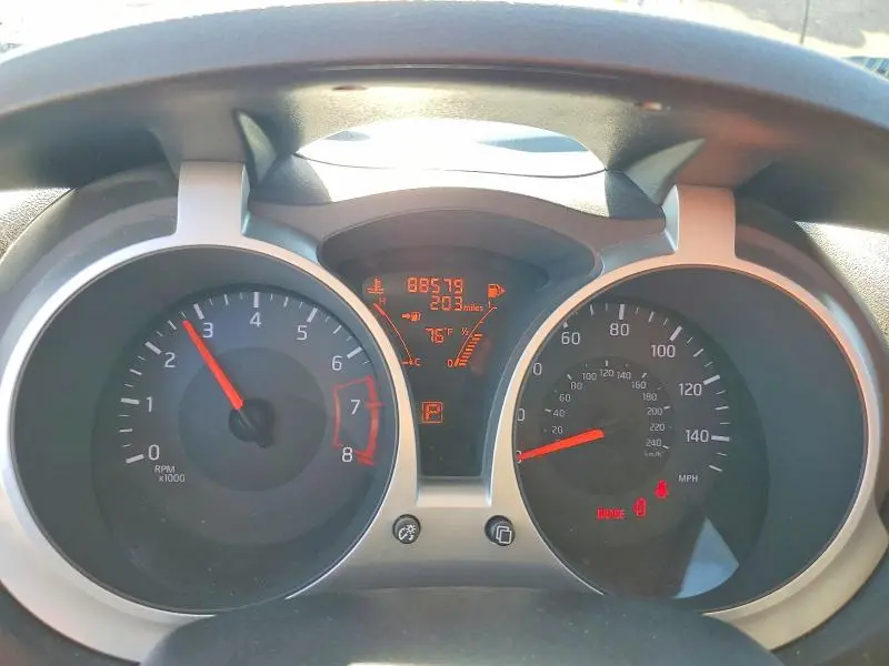 2015 NISSAN JUKE SV  