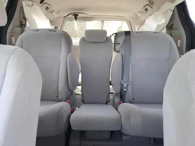 2020 TOYOTA SIENNA LE  