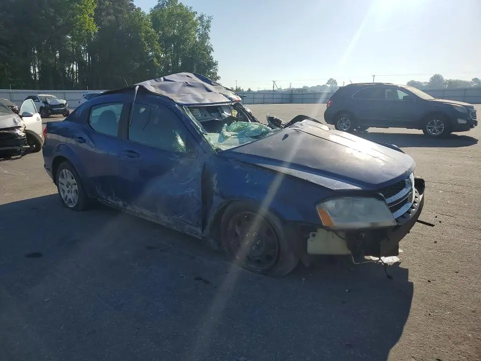 2013 DODGE AVENGER SE  