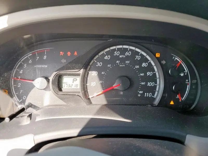 2011 TOYOTA SIENNA LE  