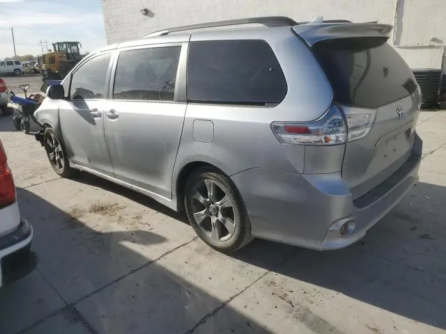 2018 TOYOTA SIENNA SE  