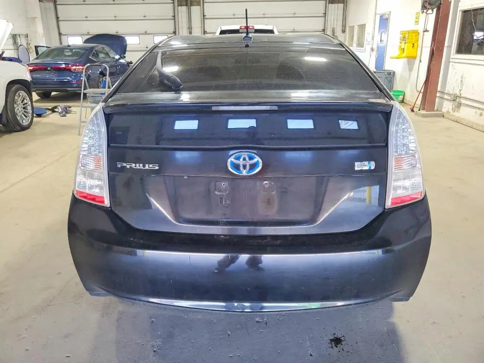 2010 TOYOTA PRIUS III  