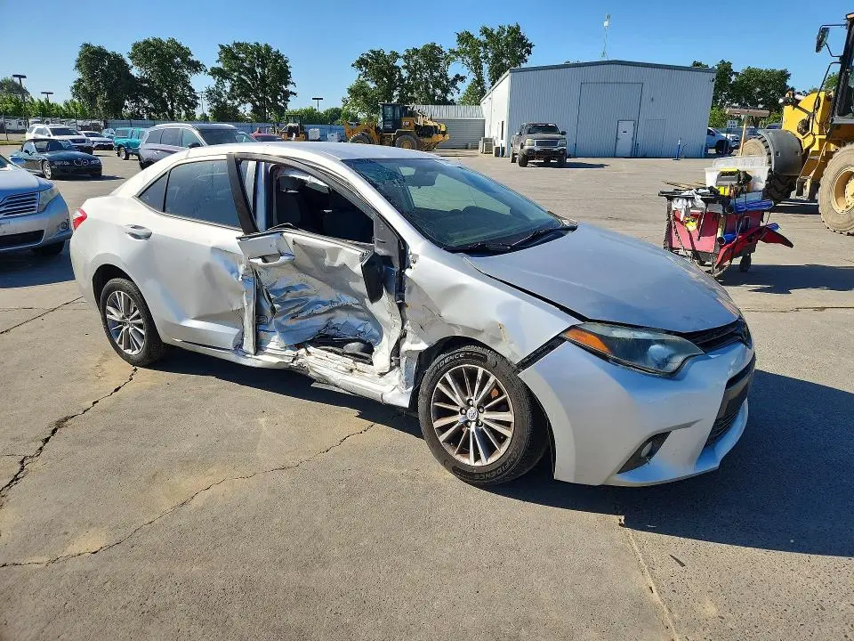 2015 TOYOTA COROLLA LE PLUS  