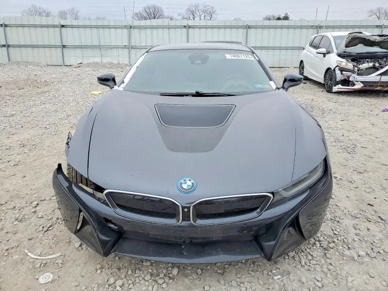 2015 BMW I8   