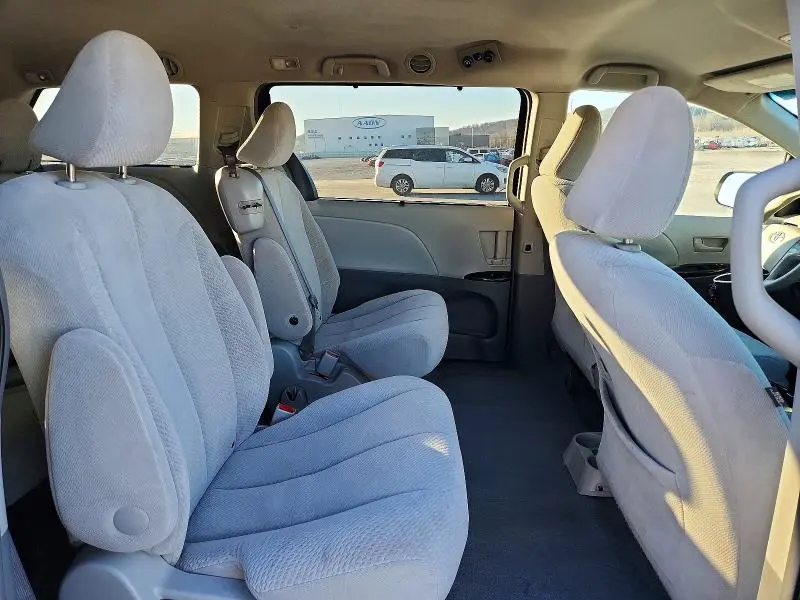 2011 TOYOTA SIENNA LE  