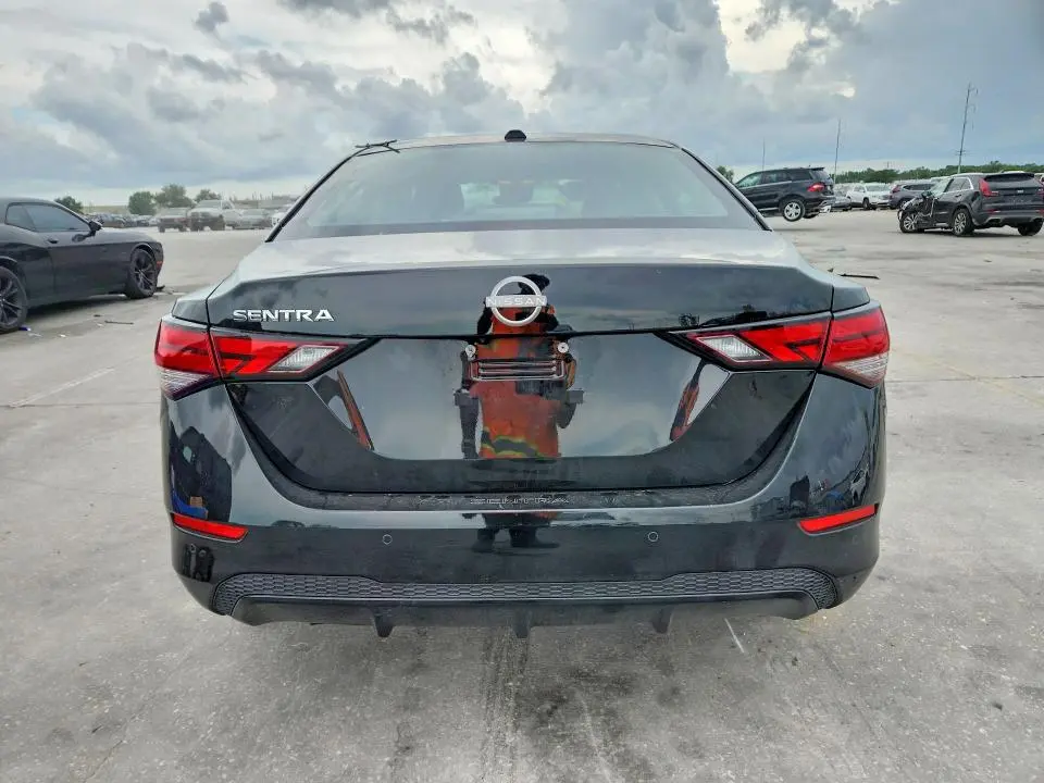 2025 NISSAN SENTRA SV  