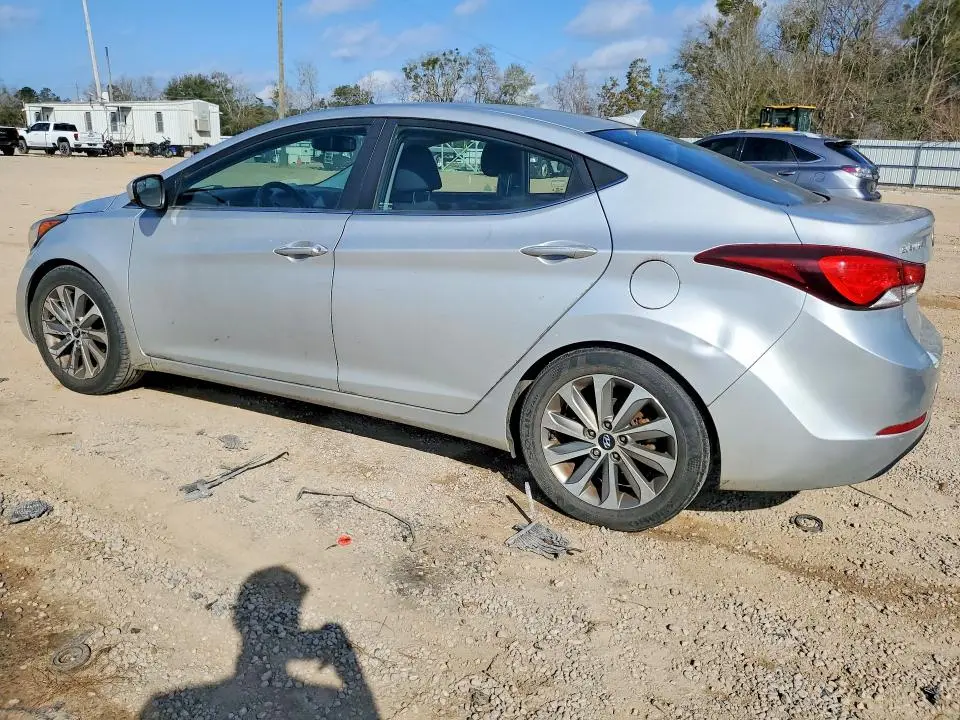 2015 HYUNDAI ELANTRA SE  
