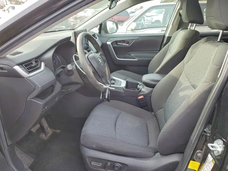 2022 TOYOTA RAV4 XLE  