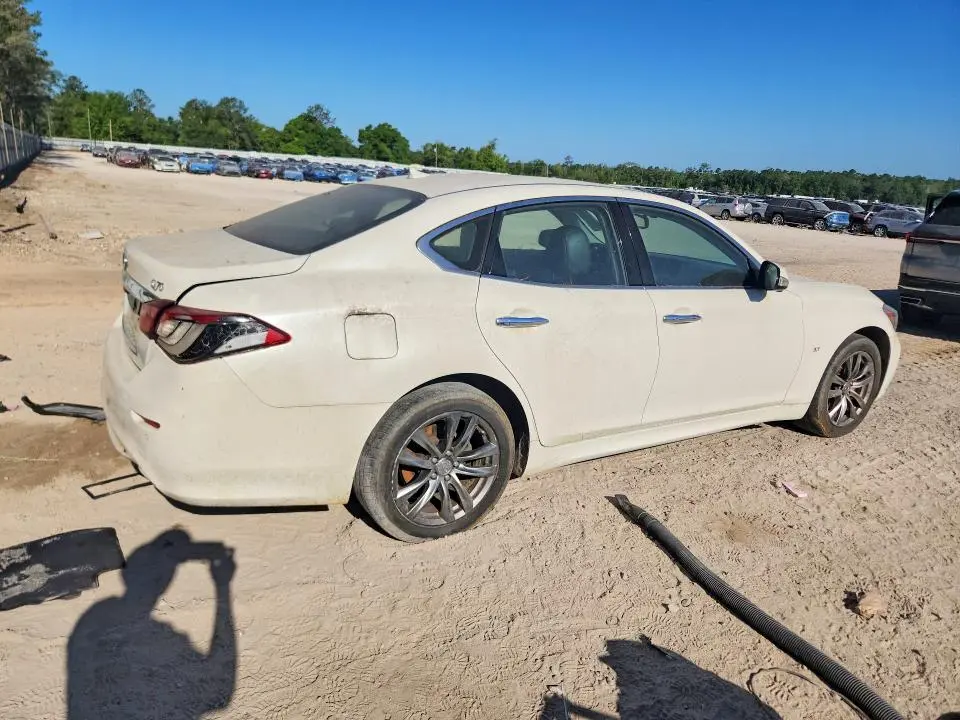 2019 INFINITI Q70 3.7 LUXE  