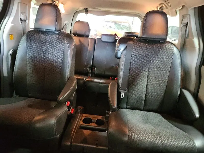 2011 TOYOTA SIENNA SPORT  