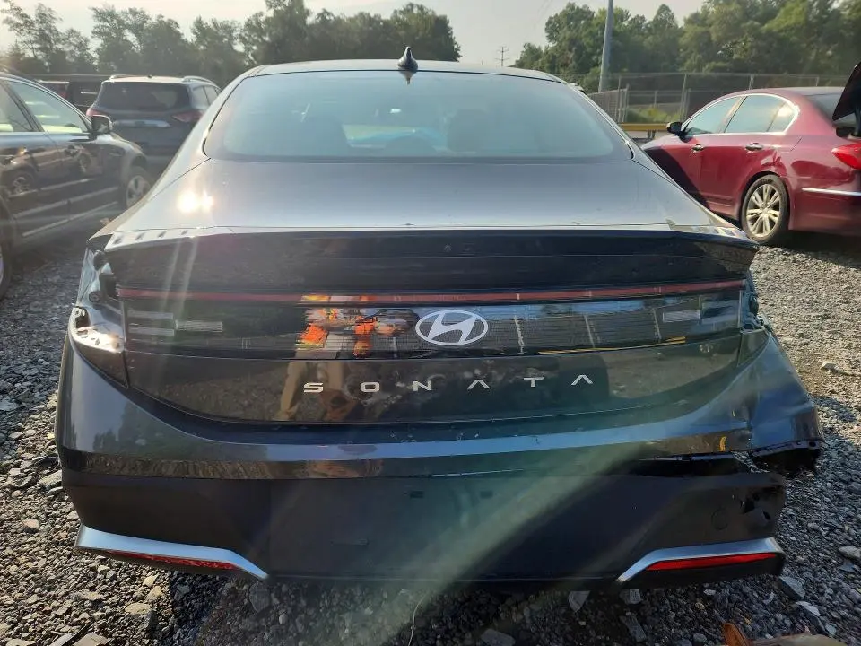 2025 HYUNDAI SONATA SE  