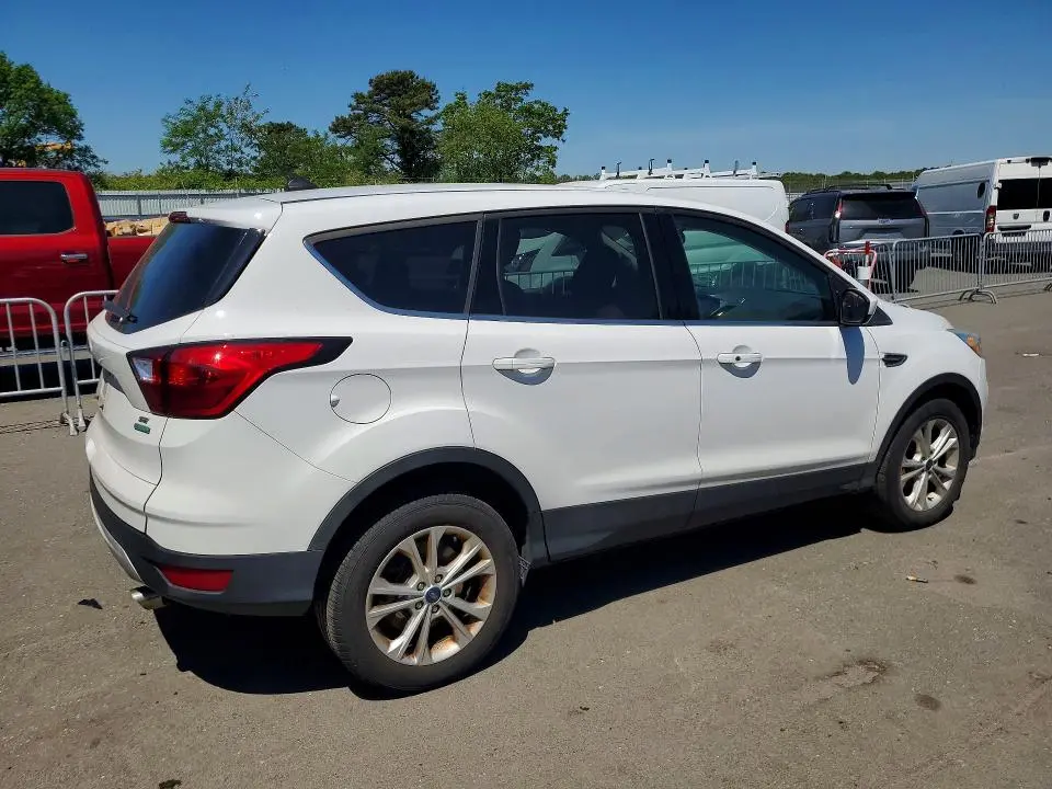 2019 FORD ESCAPE SE  