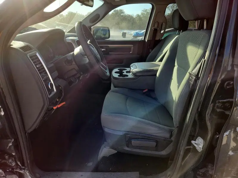 2016 RAM 1500 SLT  