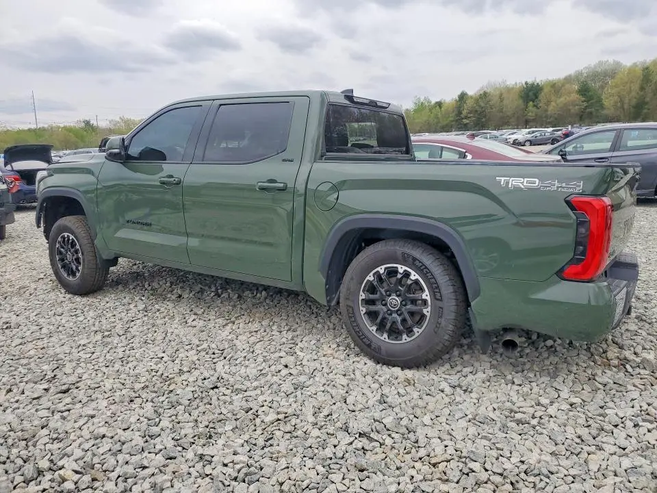 2022 TOYOTA TUNDRA SR5  