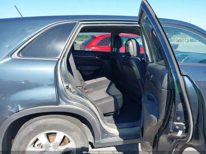 2011 KIA SORENTO LX