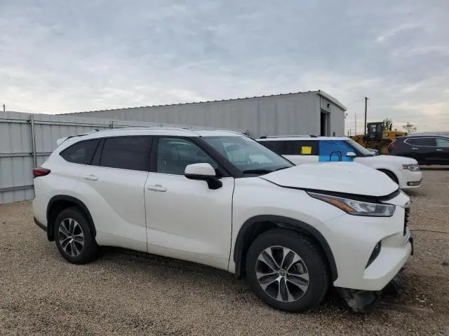 2020 TOYOTA HIGHLANDER XLE  