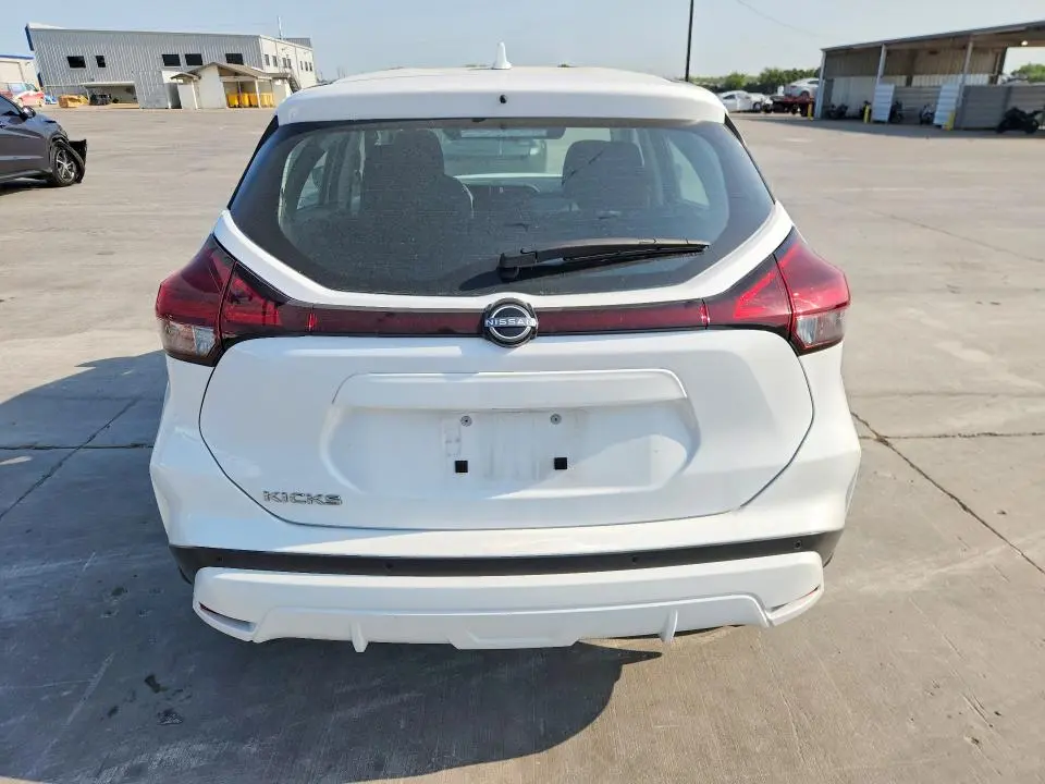 2024 NISSAN KICKS S  