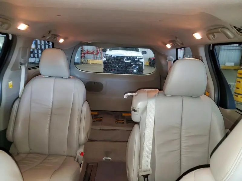 2012 TOYOTA SIENNA XLE 8-PASSENGER  