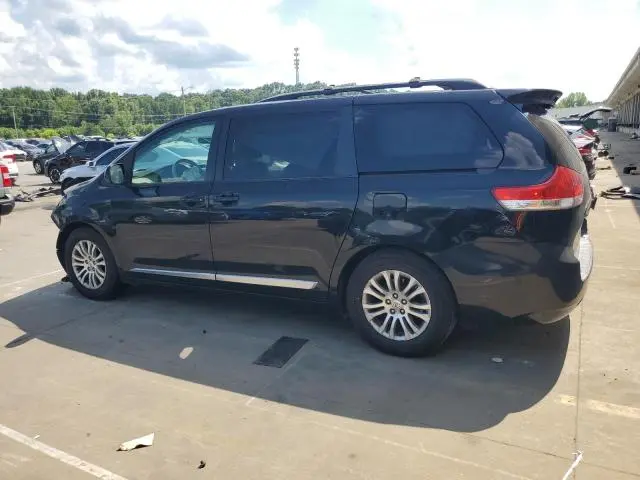 2011 TOYOTA SIENNA XLE  