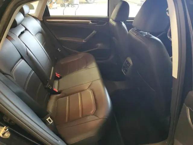 2018 VOLKSWAGEN PASSAT SE  