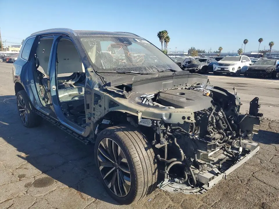 2025 VOLVO XC90 ULTRA  