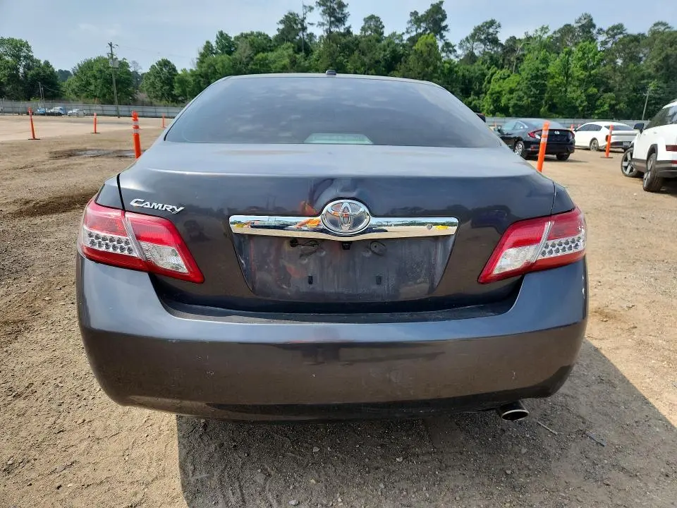 2011 TOYOTA CAMRY XLE  