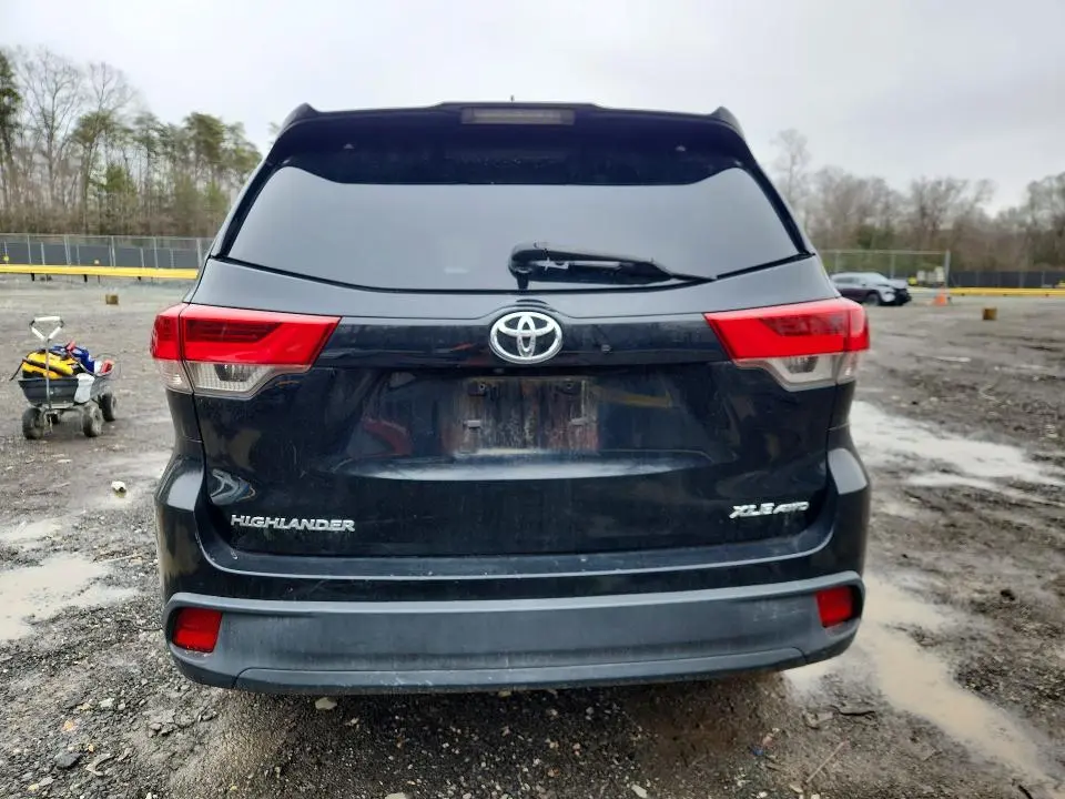 2017 TOYOTA HIGHLANDER XLE  