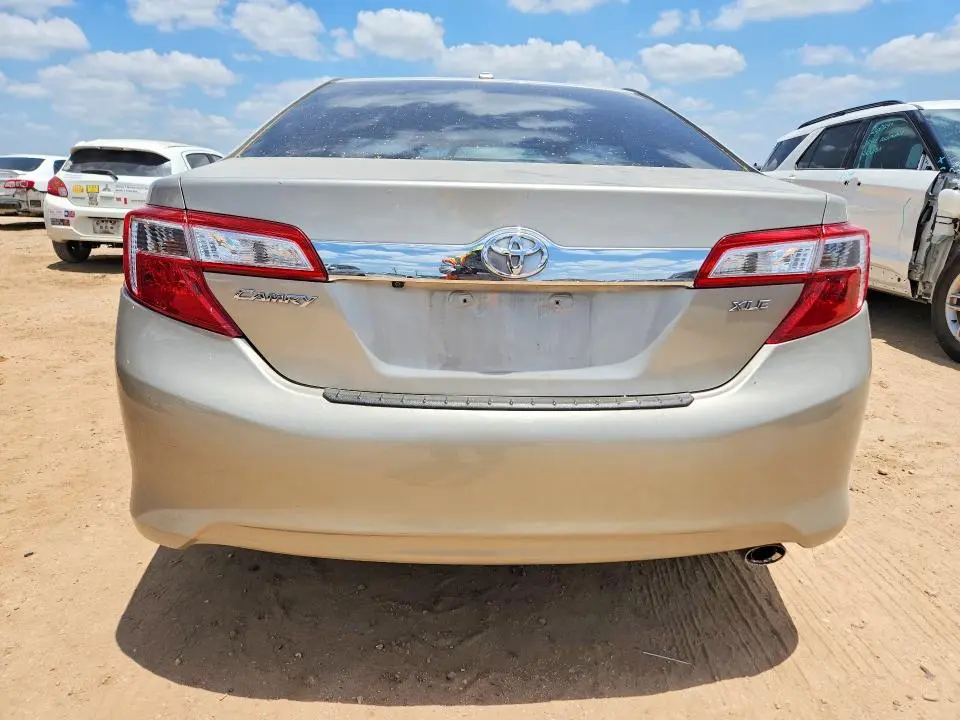 2014 TOYOTA CAMRY XLE  