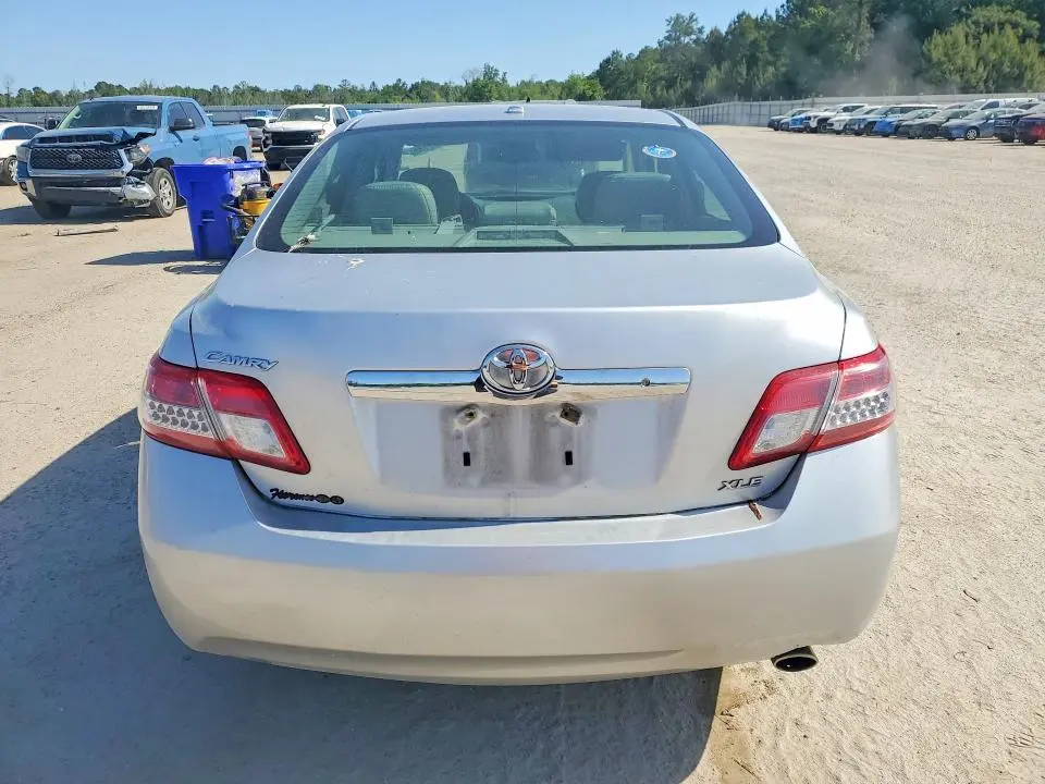 2011 TOYOTA CAMRY XLE  