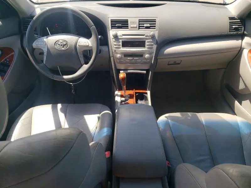2011 TOYOTA CAMRY XLE V6  