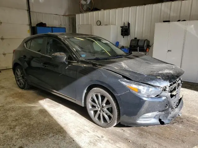 2018 MAZDA 3 TOURING  
