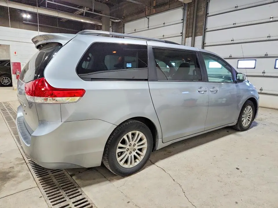 2012 TOYOTA SIENNA XLE 8-PASSENGER  