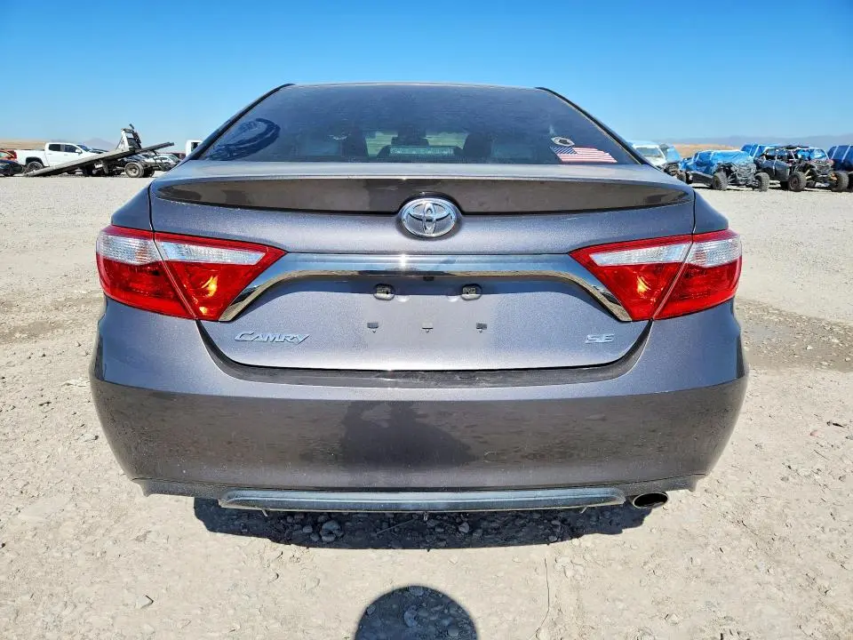 2016 TOYOTA CAMRY SE  