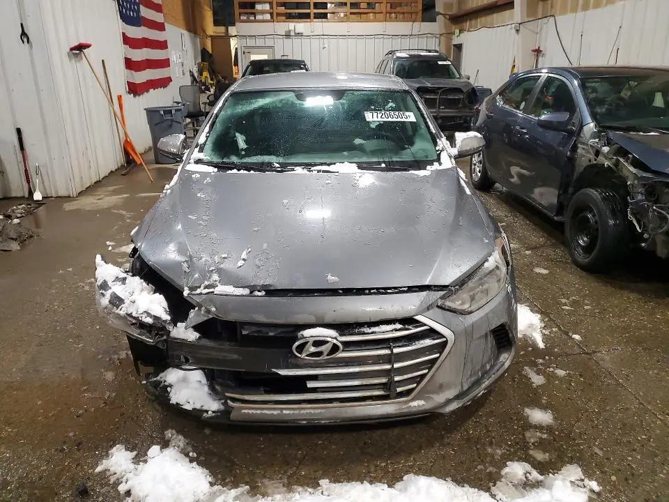 2018 HYUNDAI ELANTRA SE  