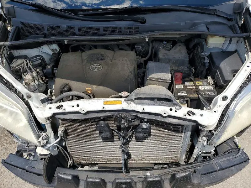 2017 TOYOTA SIENNA XLE PREMIUM 8-PASSENGER  