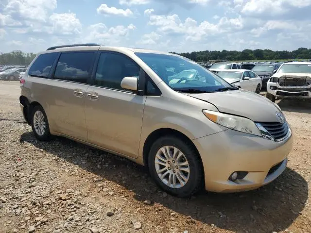 2011 TOYOTA SIENNA XLE  