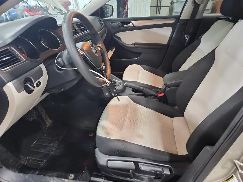 2015 VOLKSWAGEN JETTA SE  