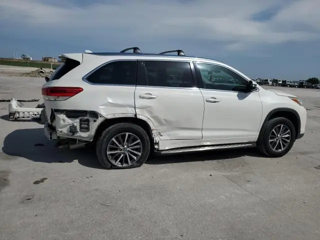 2017 TOYOTA HIGHLANDER SE  