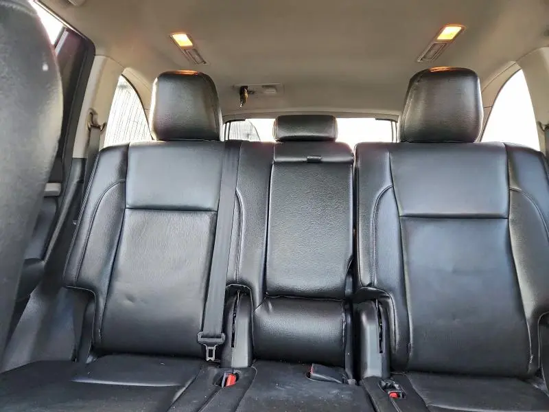 2014 TOYOTA HIGHLANDER LE  