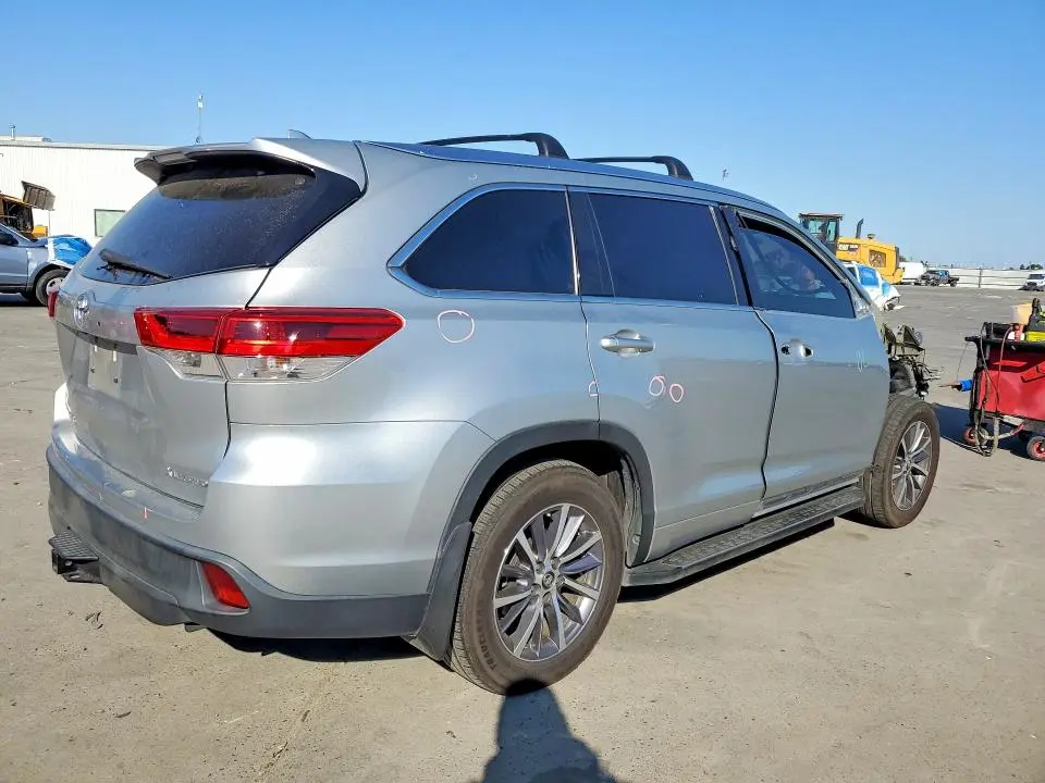 2017 TOYOTA HIGHLANDER XLE  