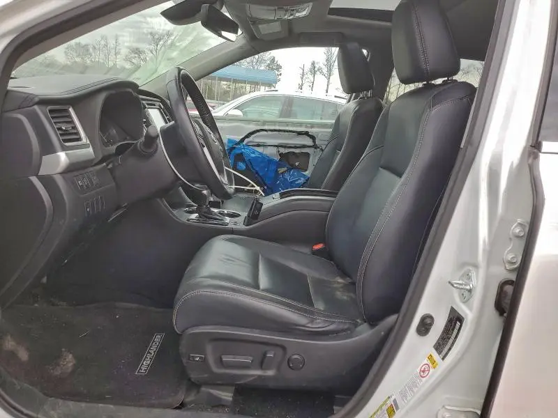 2017 TOYOTA HIGHLANDER SE  