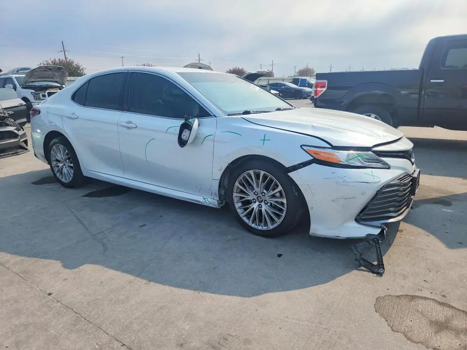 2018 TOYOTA CAMRY XLE  