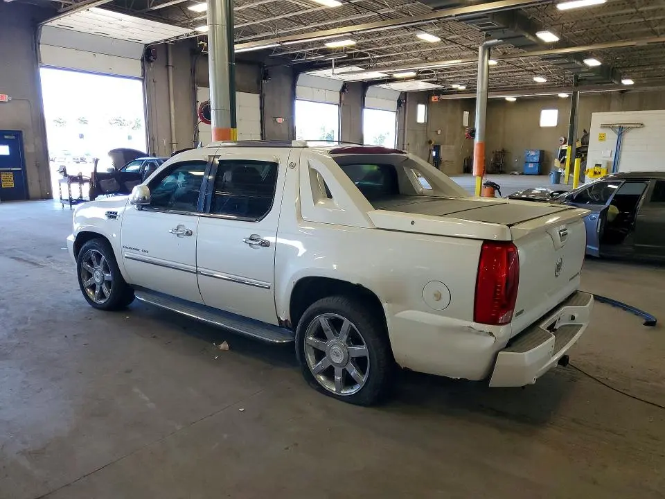 2011 CADILLAC ESCALADE EXT LUXURY  