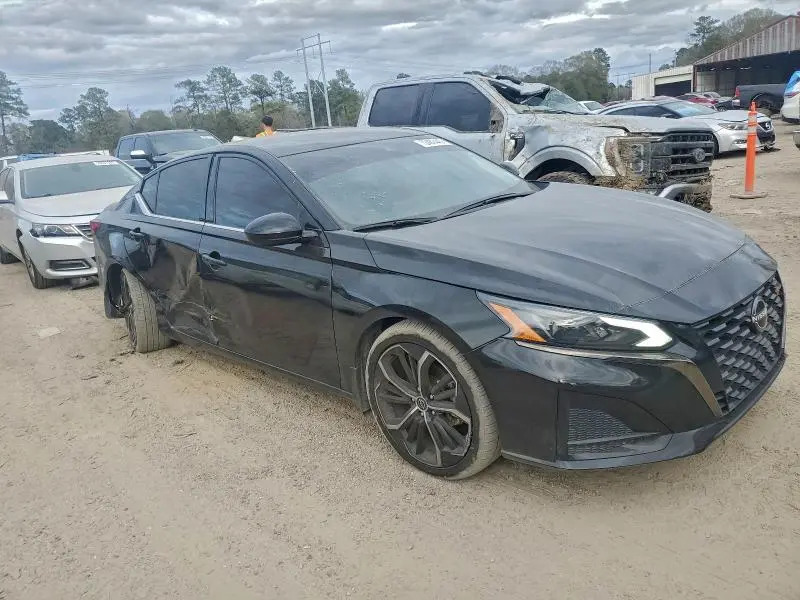 2023 NISSAN ALTIMA SR  