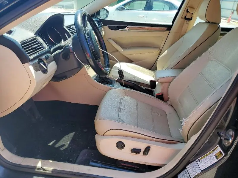 2017 VOLKSWAGEN PASSAT SE  
