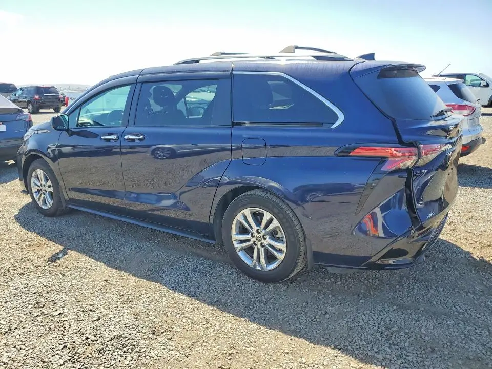 2022 TOYOTA SIENNA XSE  