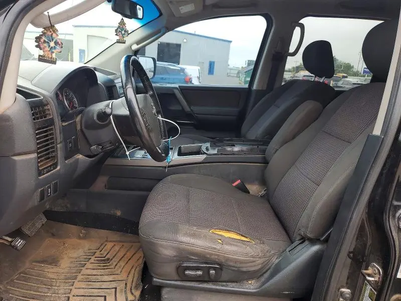 2010 NISSAN TITAN SE  