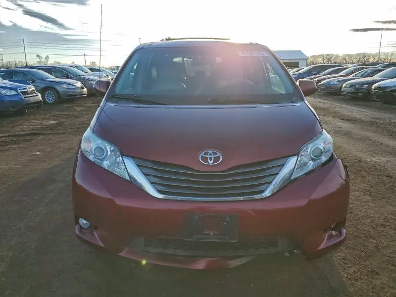 2011 TOYOTA SIENNA XLE  