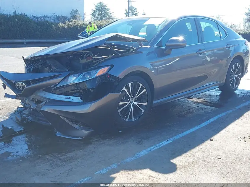 2018 TOYOTA CAMRY SE